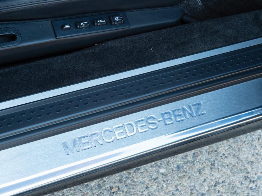 Детали интерьера Mercedes-Benz SL73 AMG (W129.076) 1999 года  (фото 5 из 20)